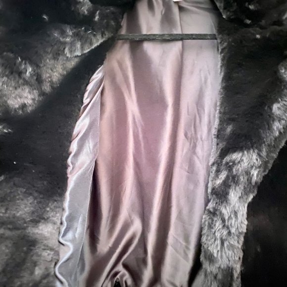 BLACK JACKET FAUX FUR COATS - Picture 5 of 5